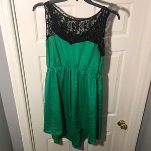 GREEN DRESS WITH LACE NECKLINE
